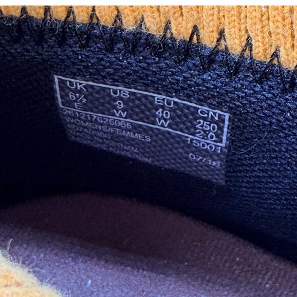 Clarks Muckers Waterproof Quilted Ankle Boots Brown Size 9W - Picture 13 of 13